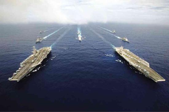 美军集结两艘航母 菲附近海域练兵