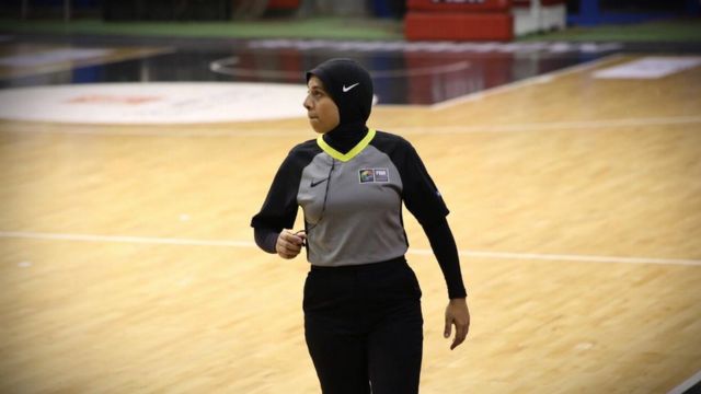 东京奥运2020：首名戴头巾的穆斯林篮球女裁判是位埃及工程师
